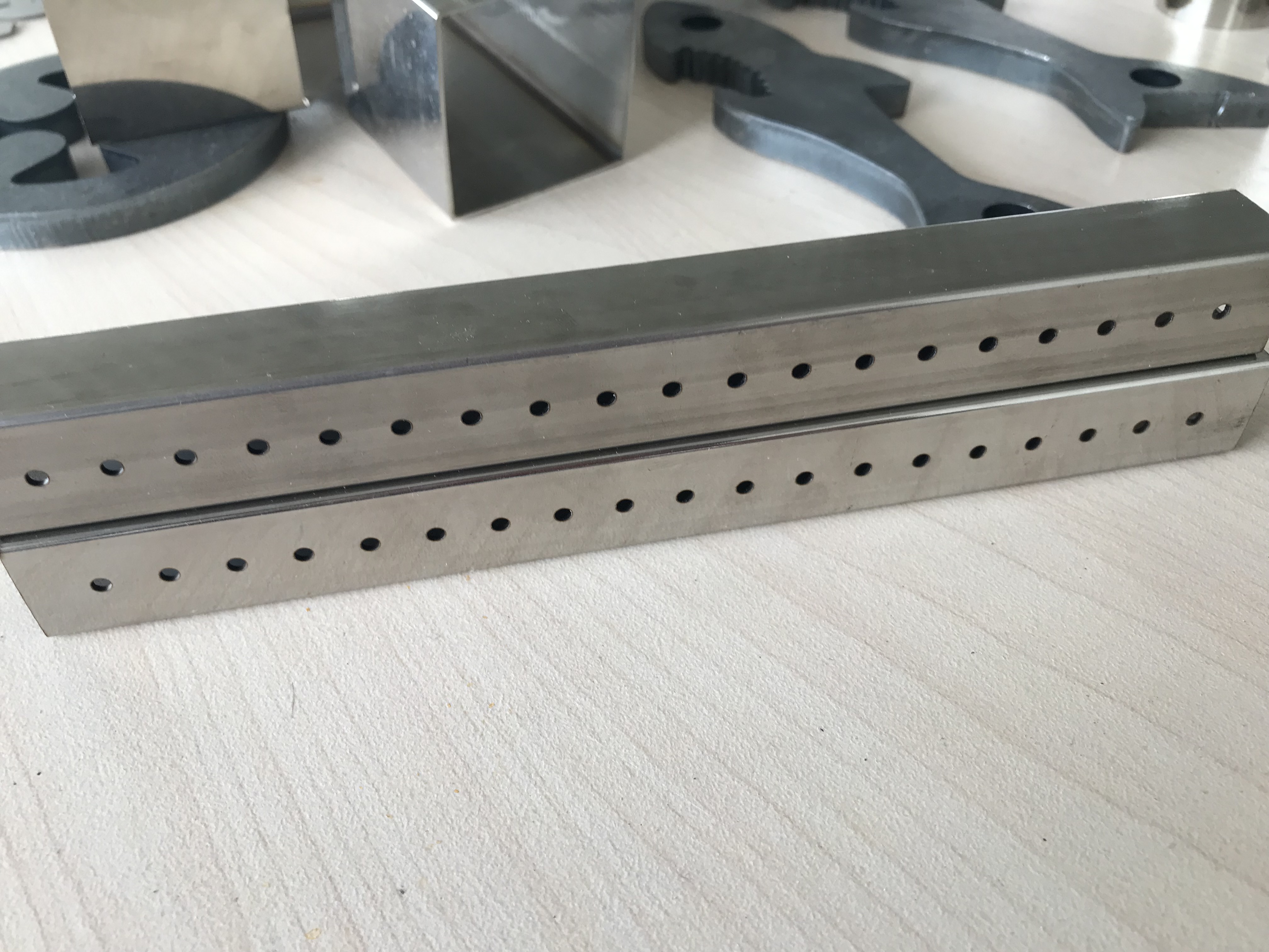 金屬管材激光切割機多少錢一台？